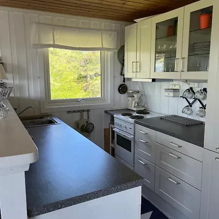 Cozy Cabin With Sea View And Good Sun Conditions