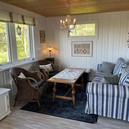 Cozy Cabin With Sea View And Good Sun Conditions Feriehus